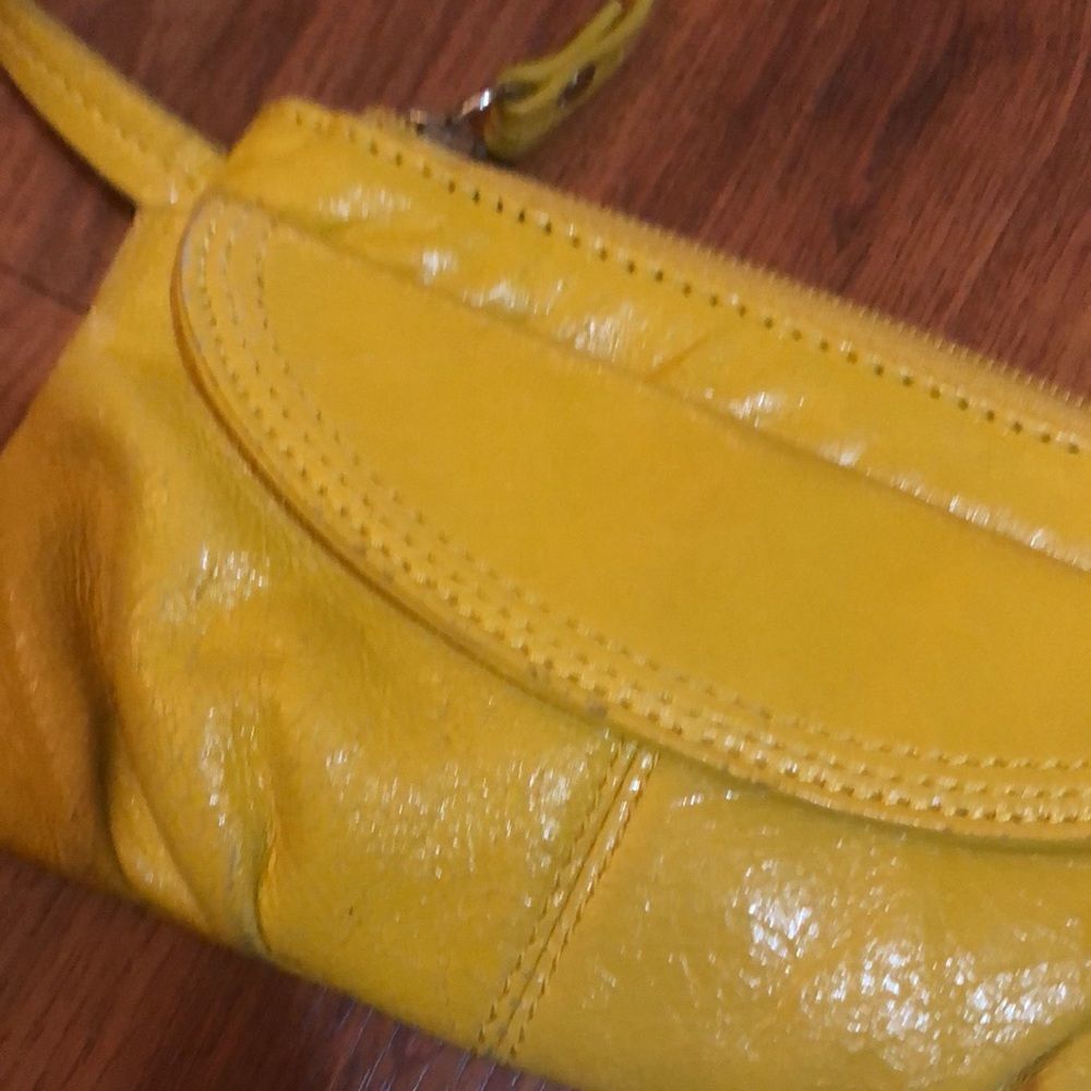 HOBO Genuine leather yellow wristlet wallet - Picture 2 of 11